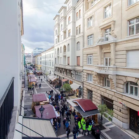 Апартаменты Basilica View With Balcony Будапешт