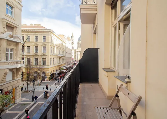 Basilica View With Balcony Apartment *